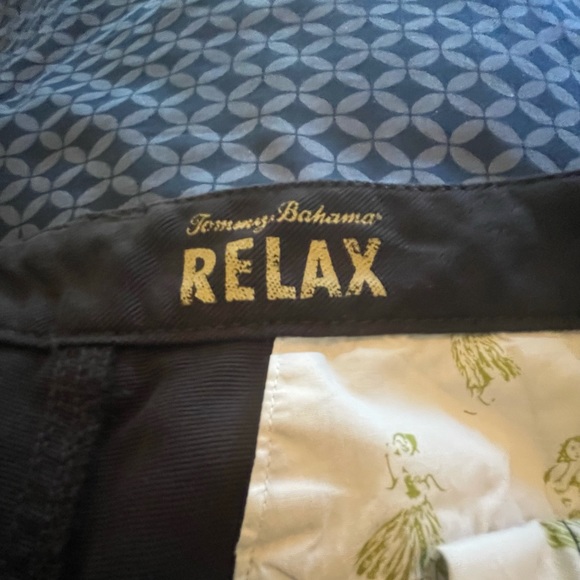 Tommy Bahama Cargo Shorts - Picture 3 of 5